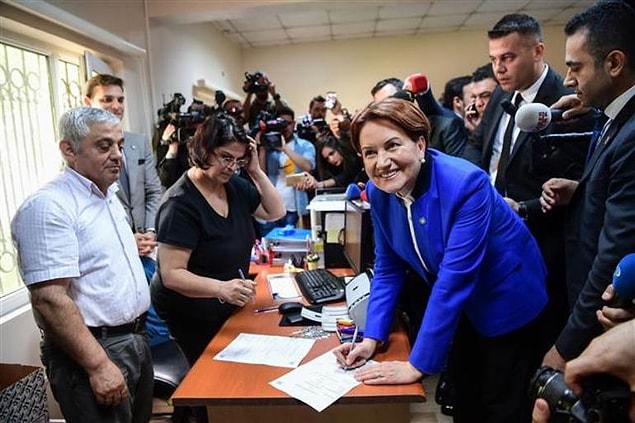 ‘Cumhurbaşkanı Meral Akşener’ sloganları atıldı