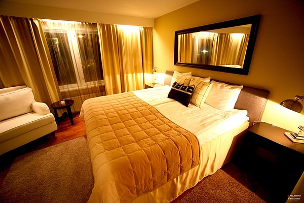 4. С кем из них вы бы делили номер в отеле?