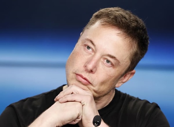 1. Все мы знаем Илона Маска, основателя и генерального директора SpaceX и Tesla, миллиардера, у которого куча поклонников.