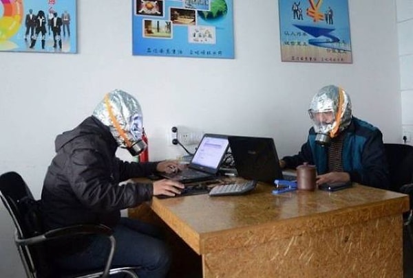 7. Кто-нибудь может объяснить, зачем они так оделись?