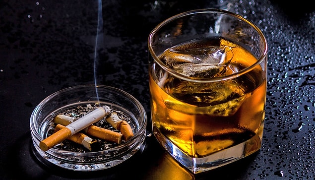 2. Alkol ve sigara kullanmak