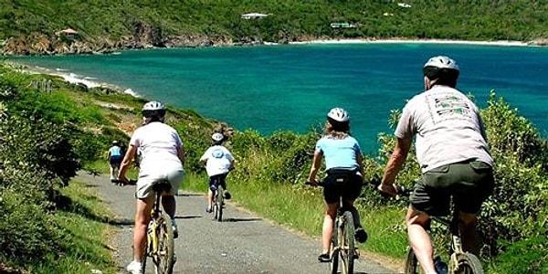 4. Adalarda bisiklet sürmek bahar aylarının vazgeçilmezi tabii.