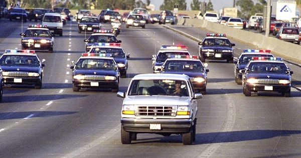 12. О. Джей Симпсон сматывается от полиции, 17 июня, 1994 г.