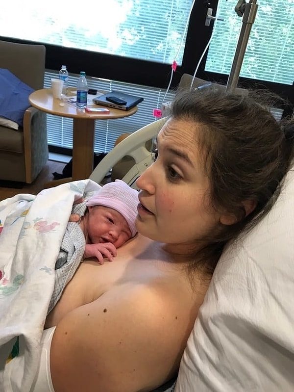 11. "Я все еще в шоке, что являюсь мамой двух малышей"