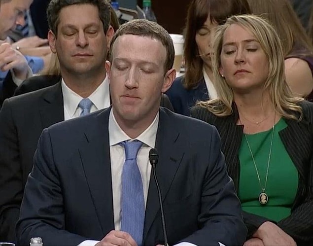 22. Evet, gözlerinizi kapatıp derin bir nefes almanızı istiyorum. Şimdi Facebook şifrelerinizi hatırlayın...