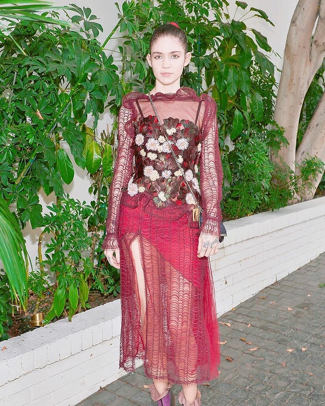2007'de açtığı Myspace müzisyen profilinden sonra müzik dünyasına adım atan Grimes, eklektik bir müzik yapıyor.