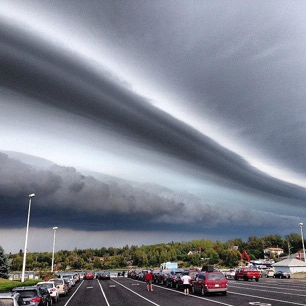 6. А такие облака напугали жителей Канады в 2016 году