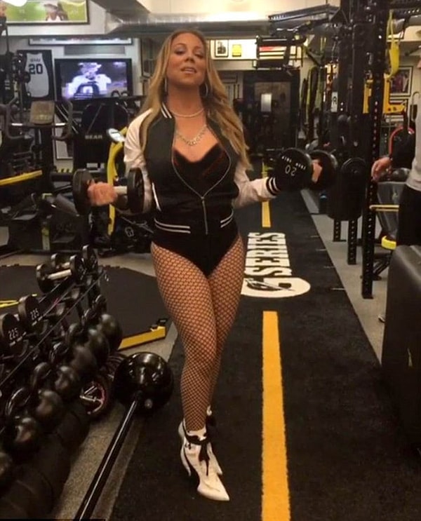 8. Просто Мэрайя Кэри занимается в зале, обычное дело...