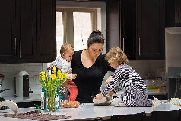19. Annelik mutfakta küçük yardımcılara sahip olmaktır.