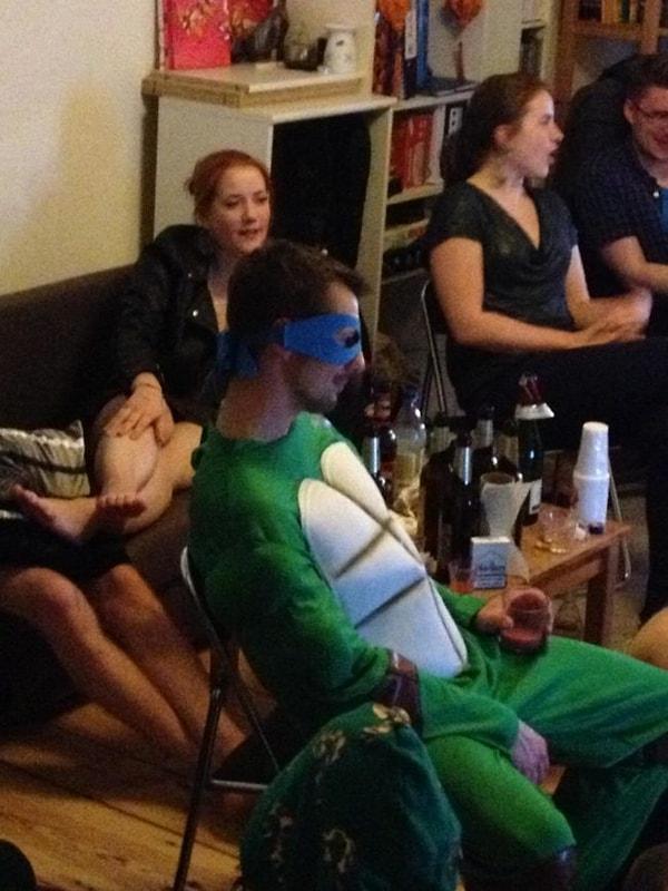 11. Kostüm partisi olduğunu düşünüp Ninja kaplumbağa olmak...