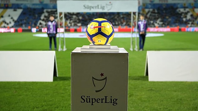 Galatasaray, Fenerbahçe ve Başakşehir'in maçları Cumartesi günü aynı saatte 19.00'da oynanacak.