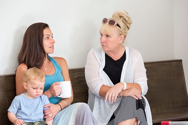 12. Не притворяйтесь тем, кем вы не являетесь, так как маски внесут только больше проблем и противоречий в ваши отношения с родителями партнера.