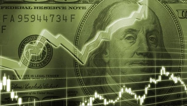 Bugün 4.46 seviyelerinde güne başladıktan sonra yükselişe geçen dolar/TL, 4,50 seviyesine kadar yükseldi. Euro ise 5,32 zirvesine ulaştı.