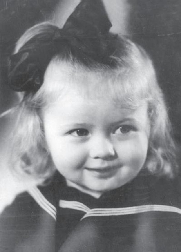 6. Сможете предположить, кто эта малышка?