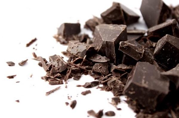 7. Bitter çikolata düşük kalorilidir ve kan şekerini düzgün bir seviyede tutar.