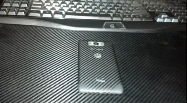 11. Рисунок телефона и поверхности стола??? Такое бывает?