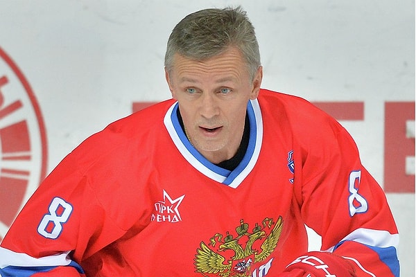 8. Какая кличка в НХЛ была у Игоря Ларионова?