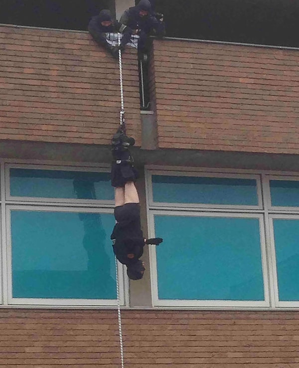 11. Так проходят учения французских штурмовиков.