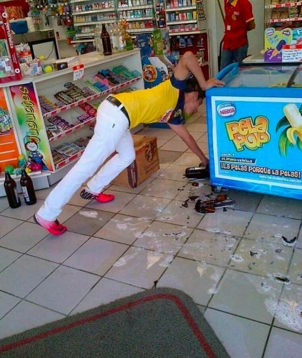 7. А это кошмар любого владельца магазина