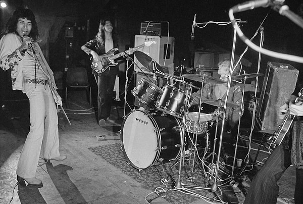 4. Queen репетирует свой первый крупный тур 8 июля 1973 года.