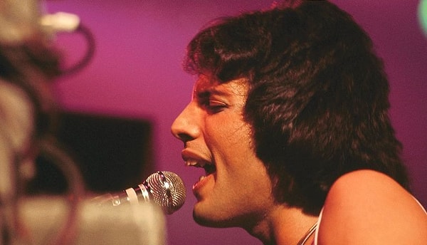 7. Меркьюри выступает в Мэдисон Сквер Гарден в Нью-Йорке, 1977.