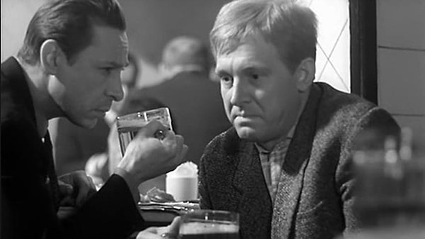 7. А под каким названием снимался "Берегись автомобиля"?