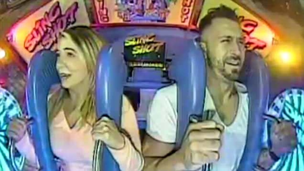 Bindiği Slingshot'ta Korkudan Gözleri Açık Bir Şekilde Bayılan Adam