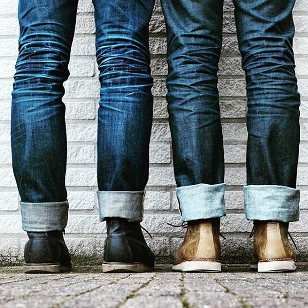 2. В каком городе изначально появилась джинсовая ткань?