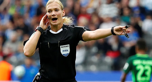 15. Bibiana Steinhaus - Futbol