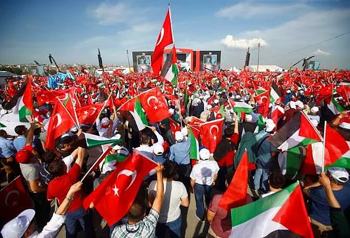 Binlerce Kişi Yenikapı'da Bir Araya Geldi: 'Zulme Lanet Kudüs'e Destek'