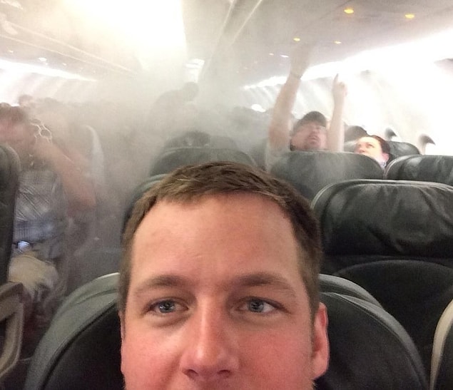 17. "Uçak alev mi aldı? Bir saniye selfie çekmem lazım."