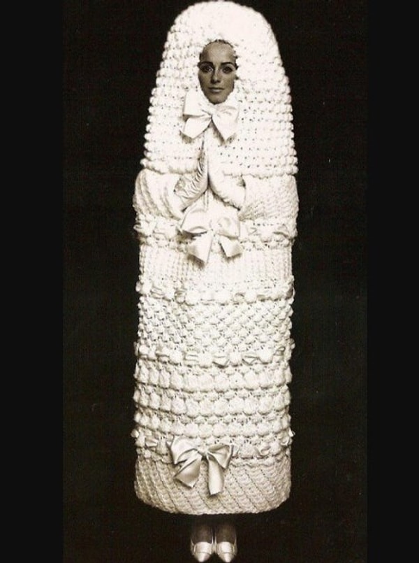 10. То ли девушка, а то ли виденье.