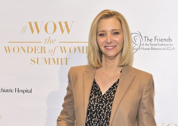 1. У Лизы Кудроу есть опубликованная научная статья о связи головных болей с право- и леворукостью.