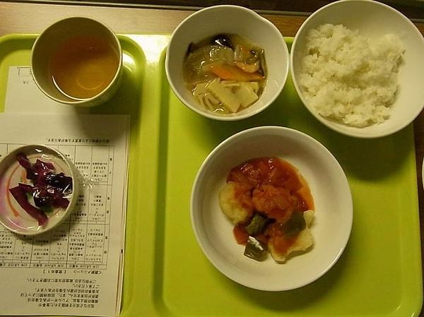 5. Japonya, Tokyo: miso çorbası, pilav, turşu ve tavuk.