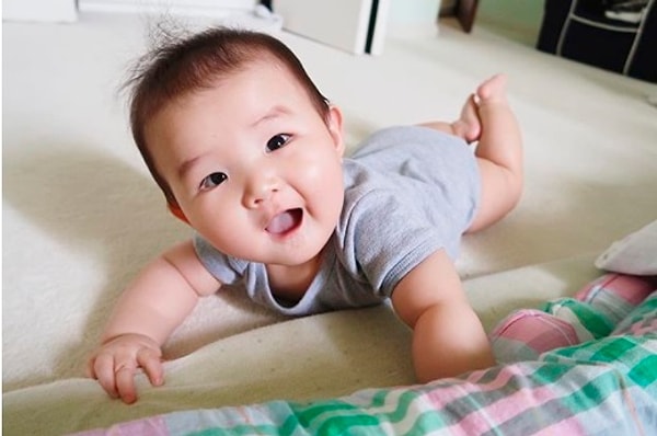 4. Ройс, чьи интересы включают в себя ползание в сторону великого неизвестного и демонстрацию своего развития в течение последних нескольких дней!