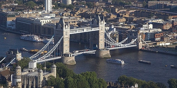 2. Где находится этот мост?