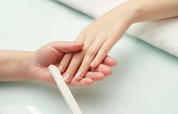 1. Убедитесь, что мастер пользуется подходящей пилочкой для ногтей.