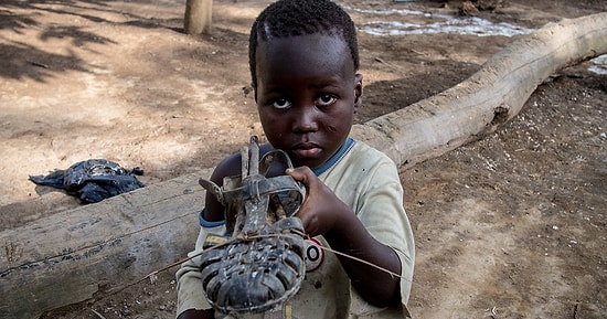 Farklı Gelir Seviyesindeki Çocuklardan En Sevdikleri Oyuncaklarını Göstermeleri İstenirse...