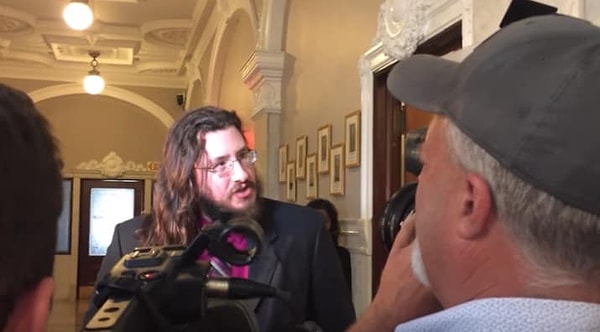 9. Что сделал Майкл после слушания? Правильно — отправился в дом родителей… Пока неизвестно, собирается ли он переезжать.