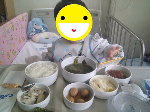 8. Южная Корея: морепродукты, плов, суп из водорослей, соленья, овощи и пудинг.