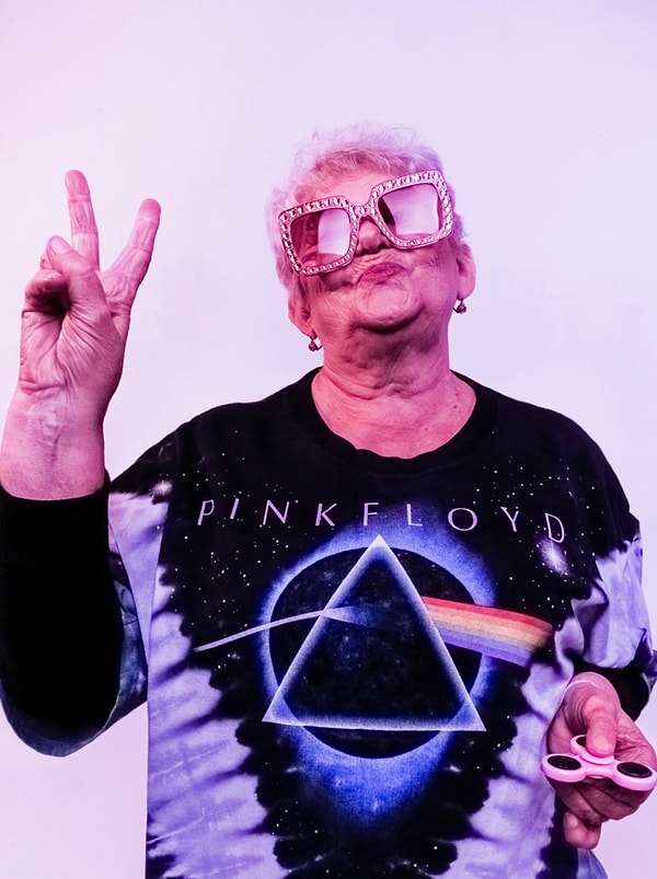 7. Однако найти участников для фотоблога "Снова 20" было нелегко.