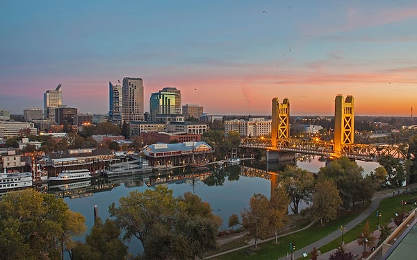 8. Столицей Калифорнии является...