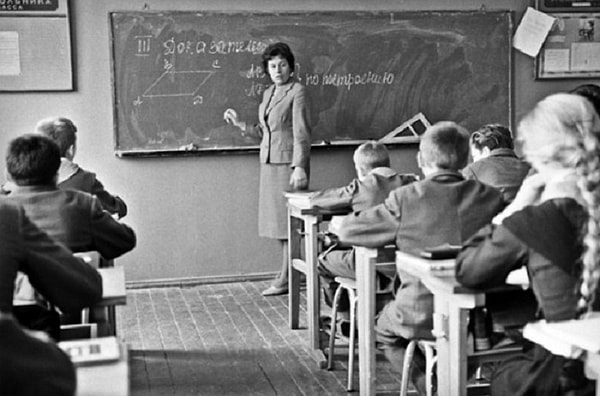 2. Какой была вторая строчка стихотворения "Как хорошо уметь читать..."?