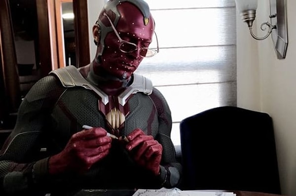 8. Вижен углубился в бумажную работу: