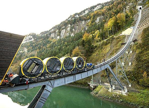 7. İsviçre'de dünyanın en dik demiryolu açıldı.