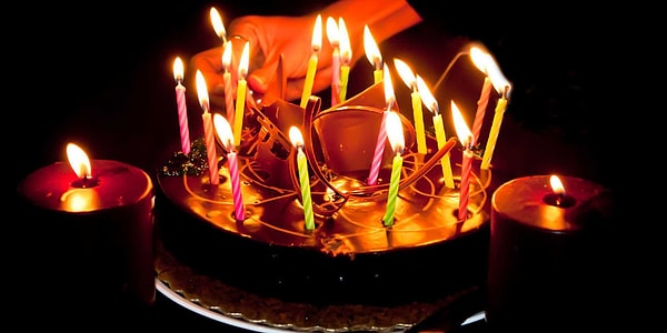 15. Студия Warner Bros. ежегодно получает $2 млн только за то, что владеет правами на песню "Happy Birthday"