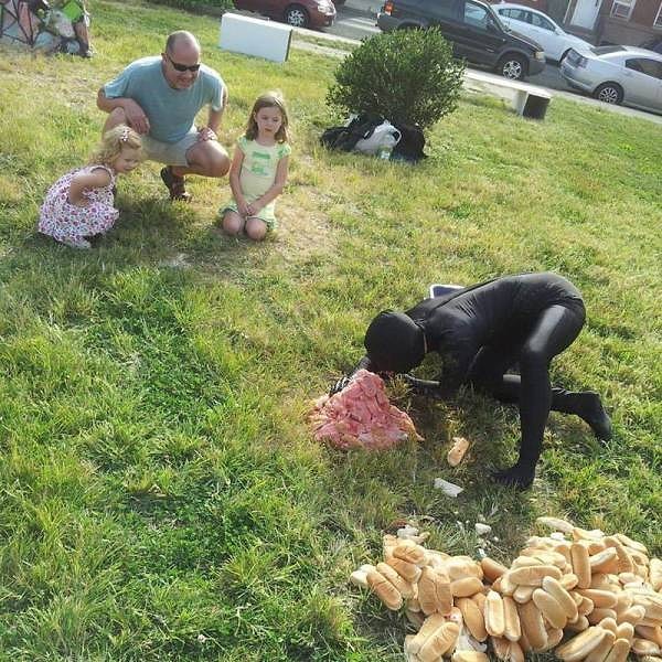 19. На этом фото столько дичи, что даже не знаешь, на чем остановиться