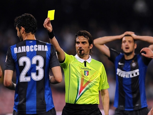 7. Теперь речь зайдет о футболе. Сколько желтых карточек должен получить игрок в одном матче, чтобы они превратились в красную карточку?