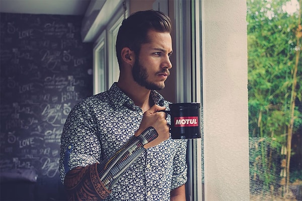 4. Такие сюрреалистические снимки Николя создает, фотографируя моделей и редактируя их в Фотошопе