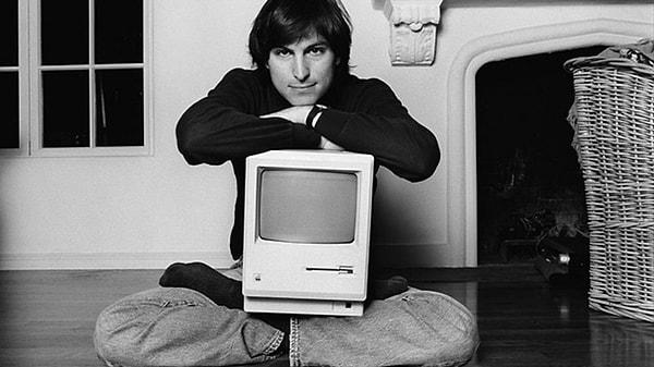 İlk çıkan Macintoshlardan akıllı telefonlarda bir devrim noktası olarak görülen ilk iPhone'a kadar Jobs'un birçok üründe bizzat dokunuşları vardı.
